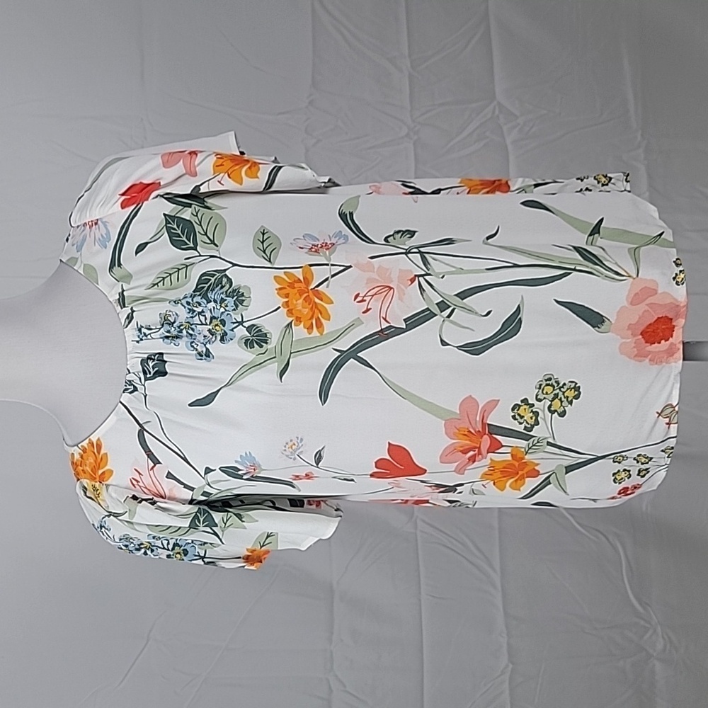 Loft Size XS Floral Back Button Closure Whisper White Flutter Sleeve Blouse, EUC